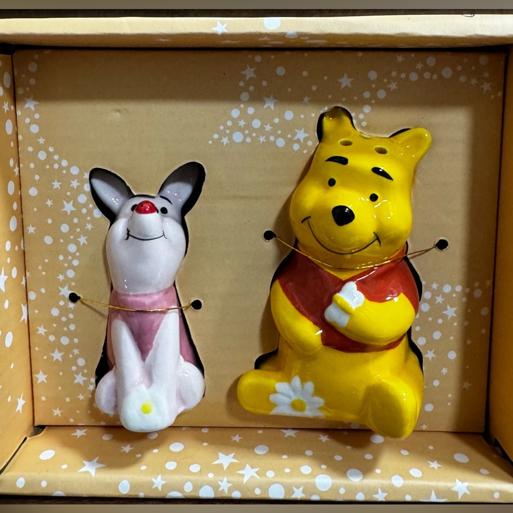 Super Cute 🥰 Winnie The Pooh And Piglet Salt & Pepper Shakers - NEW